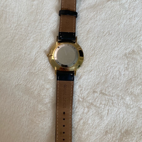 THE FIFTH BLACK & GOLD TONE WATCH - Picture 5 of 6